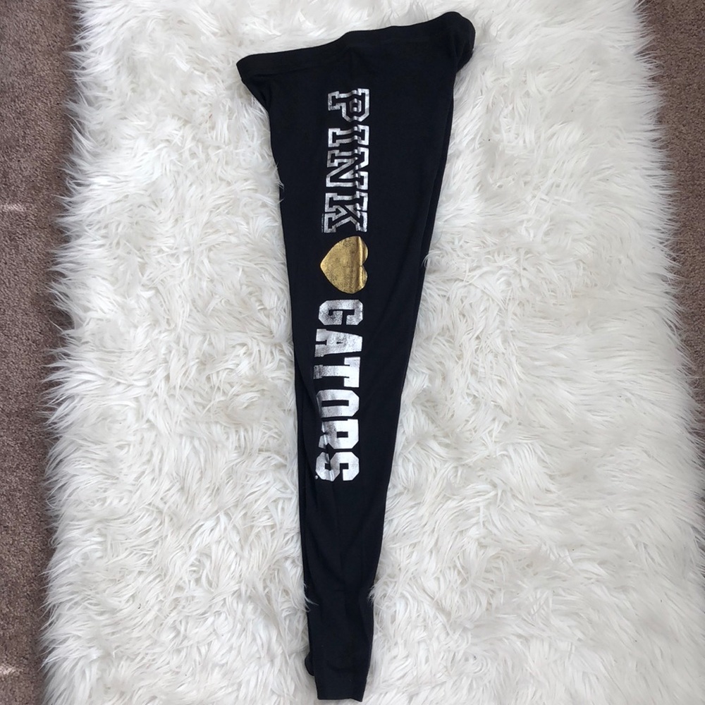 Women’s Florida Gators skinny workout pants.